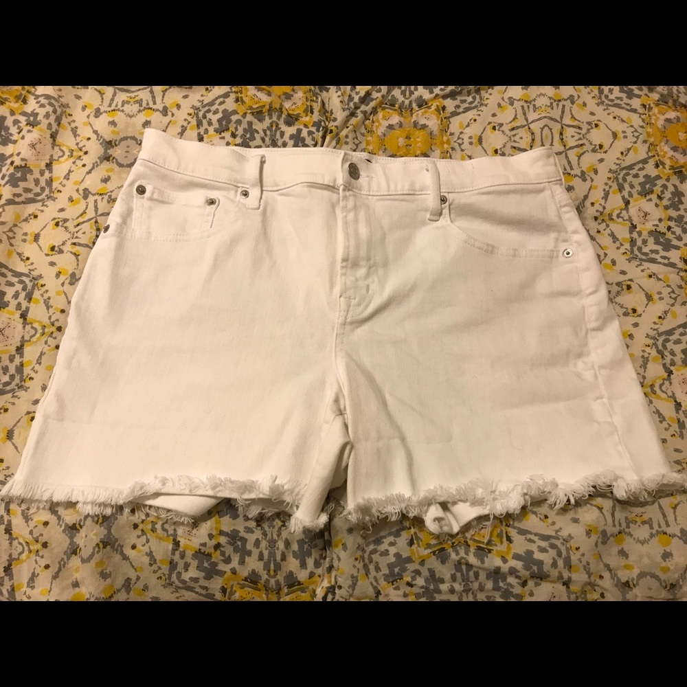 Gap 1969 White Mid Rise 5" Denim Shorts w/ Raw Hem